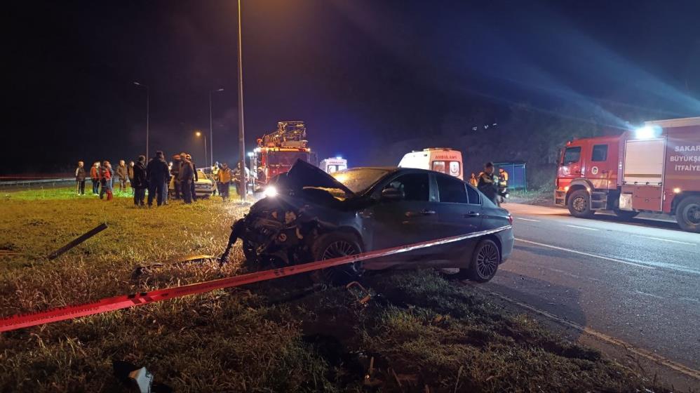 Sakarya'da iki otomobilin kafa kafaya çarpışması sonucu, karı koca can verdi!