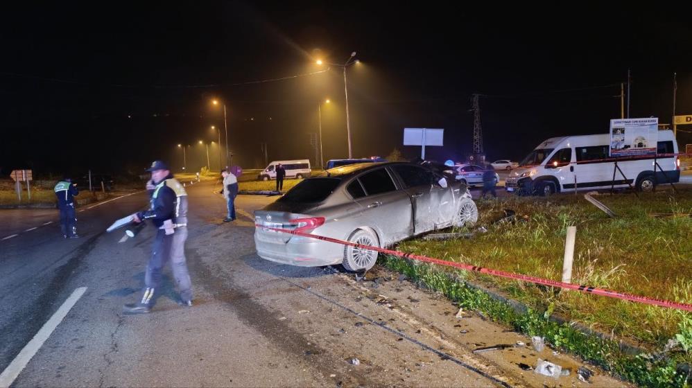 Sakarya'da iki otomobilin kafa kafaya çarpışması sonucu, karı koca can verdi!