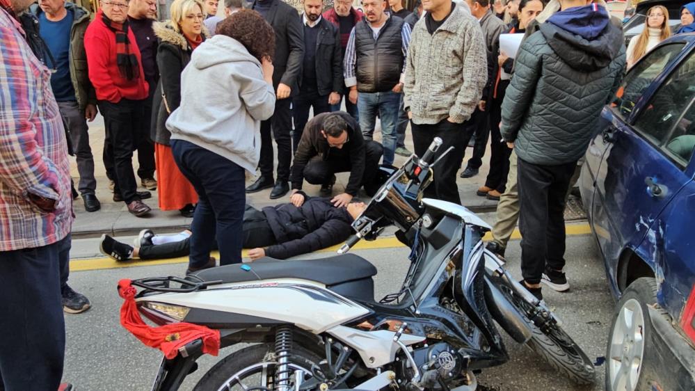 Denizli'de motosiklet ile otomobil çarpıştı: 1 yaralı