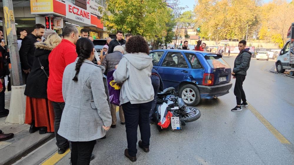 Denizli'de motosiklet ile otomobil çarpıştı: 1 yaralı