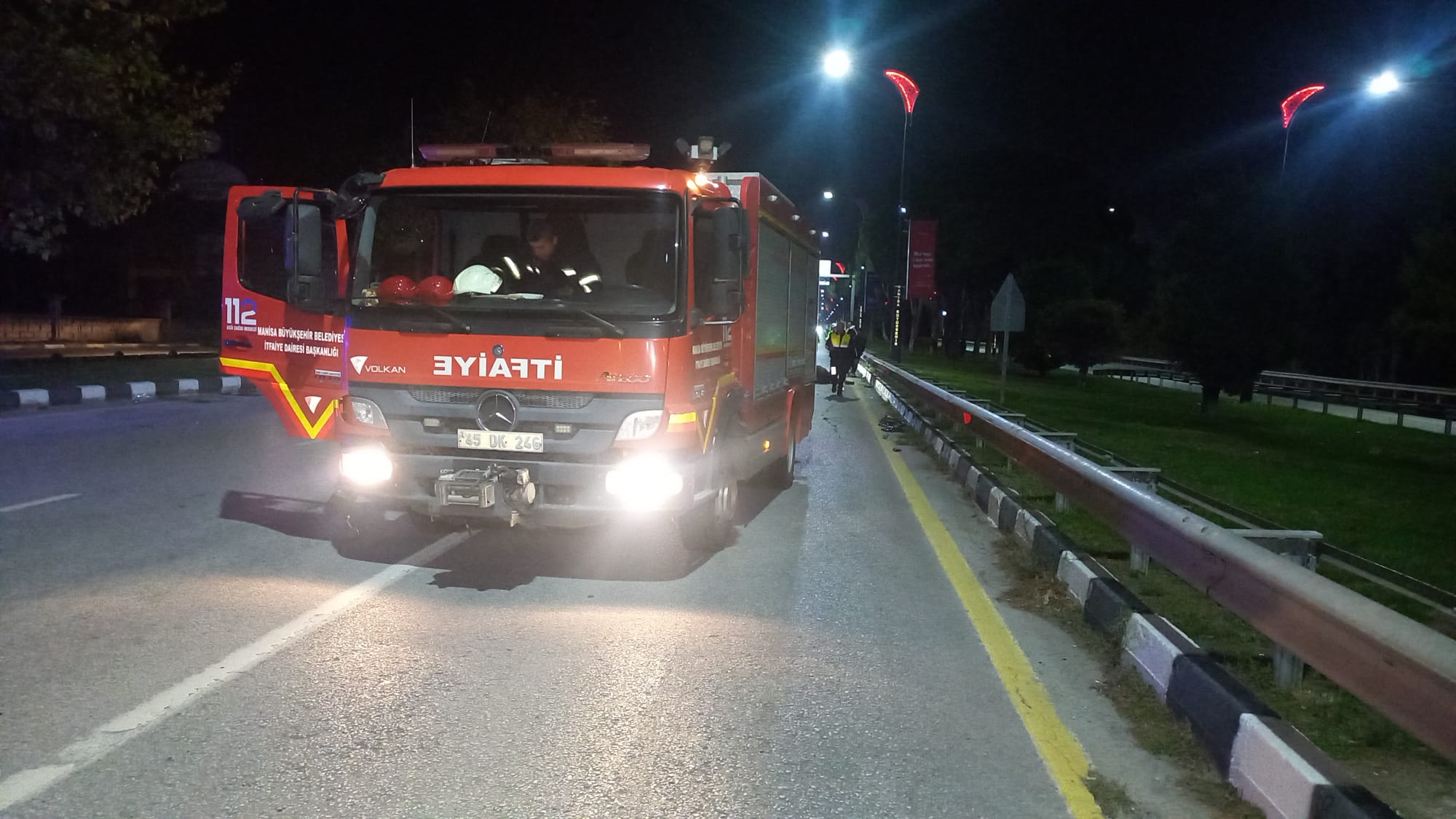 Manisa'da yılkı atına çarpan otomobildeki 3 kişi yaralandı