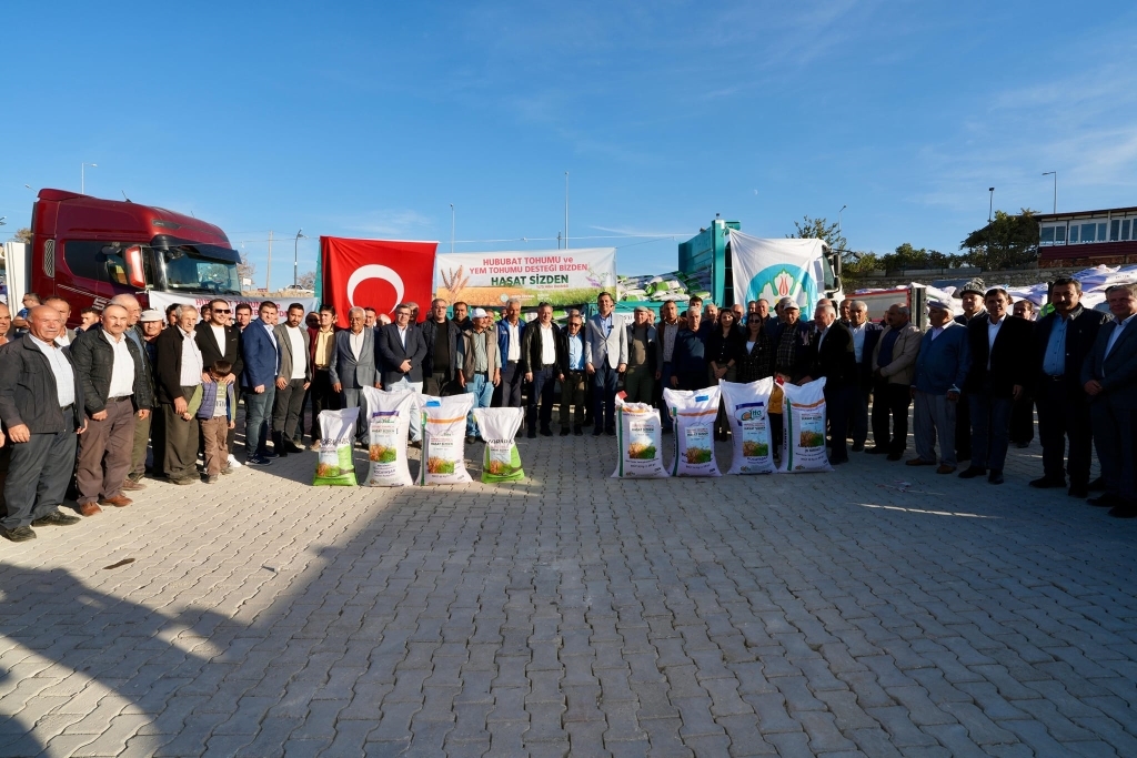 Manisa Büyükşehir Belediyesi'nden üreticilere 252 ton  tohum desteği