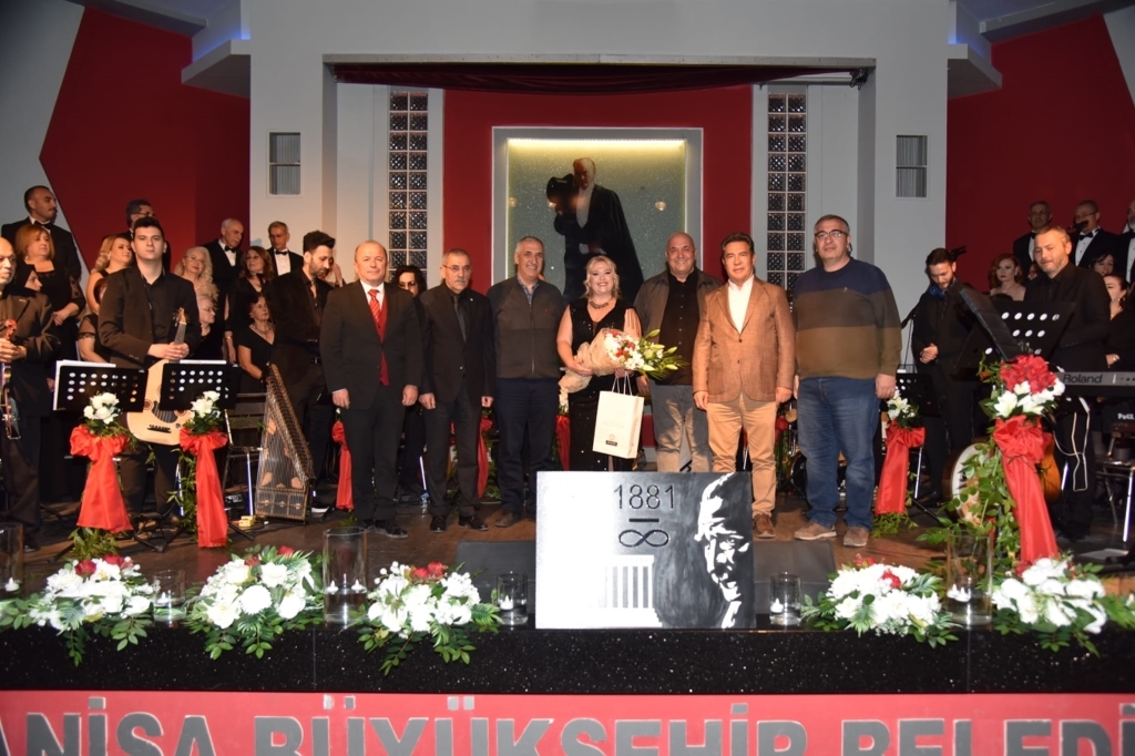 Manisa'da 10 Kasım'a özel Atatürk'ün sevdiği şarkılar seslendirildi