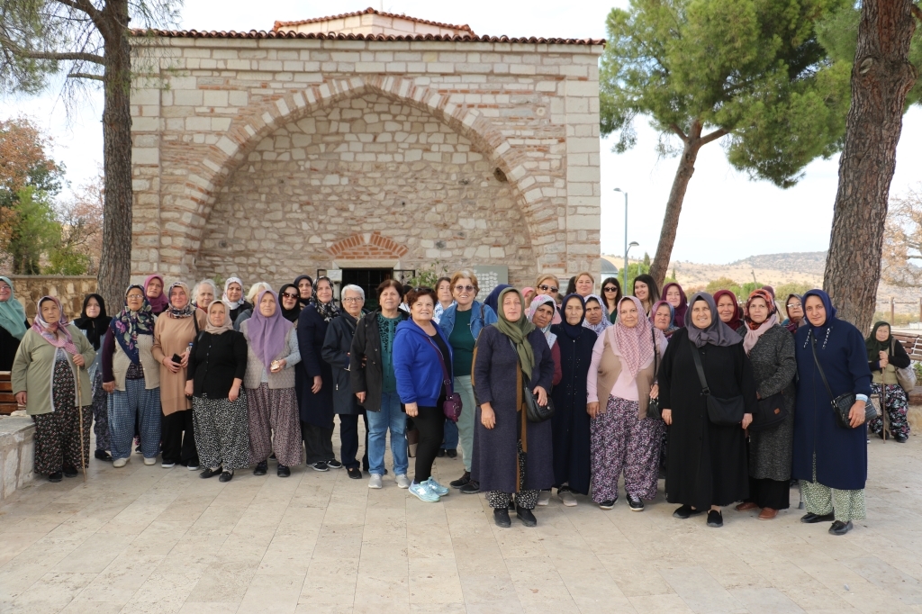 Manisa'dan 58 kadın, Kula'nın tarihi zenginliklerini keşfetti