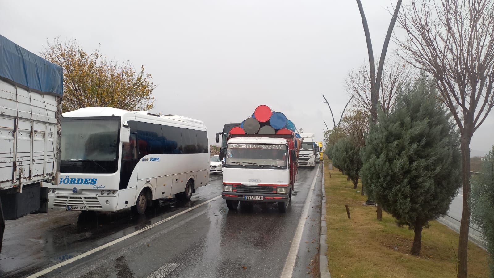 Manisa İzmir Çevreyolunda Tır Ile Kamyon Çarpıştı! (5)