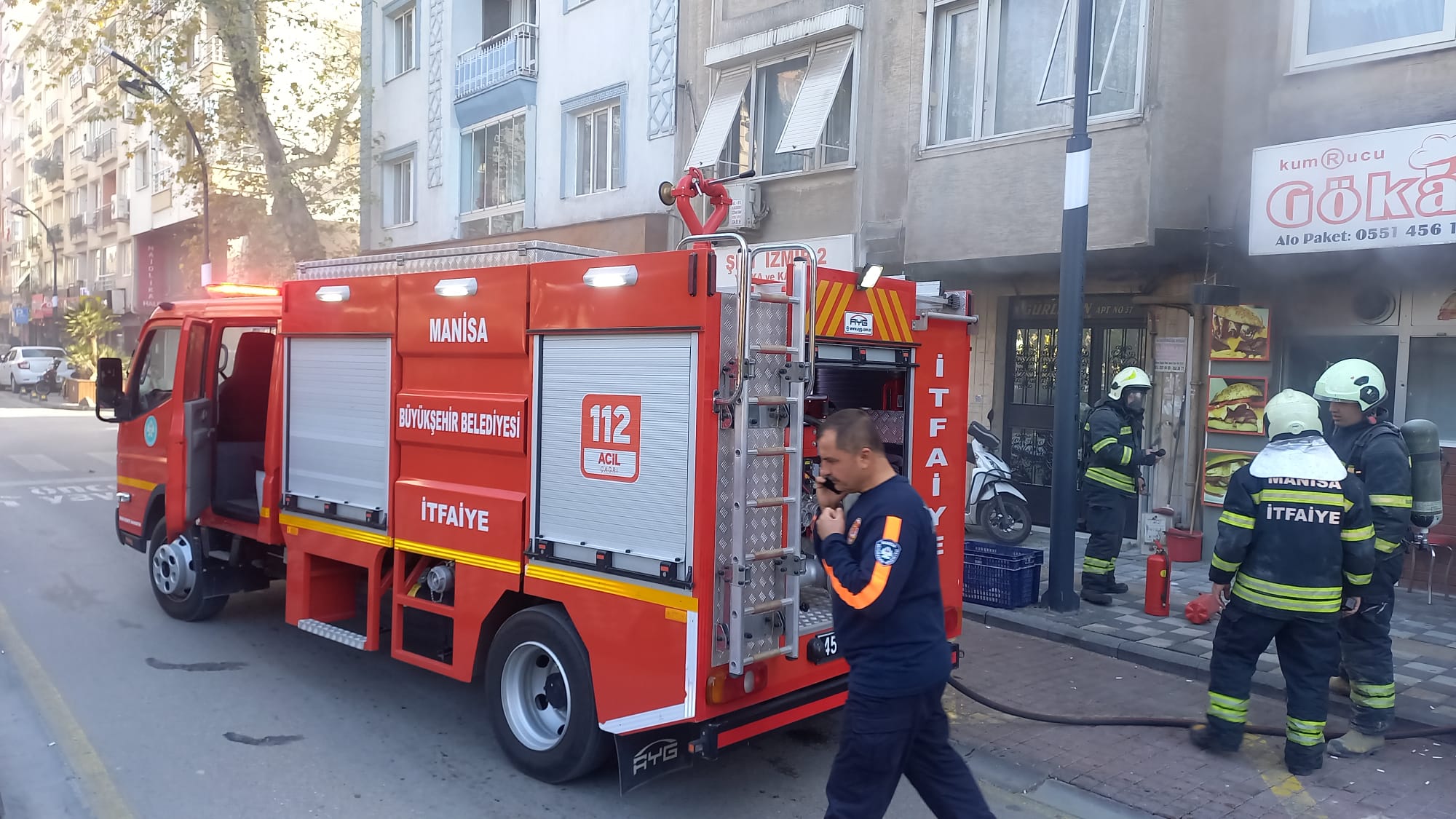 Manisa'da Kumrucu Dükkanı Yanmak Üzereyken Kurtarıldı (2)