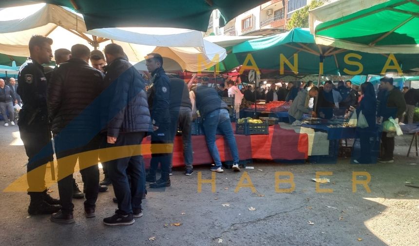 Manisa'da Pazarda Çıkan Kavgada 3 Kişi Yaralandı (7)