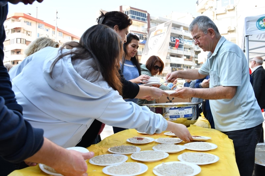 Mani̇sa'da Şehi̇tler Anildi6