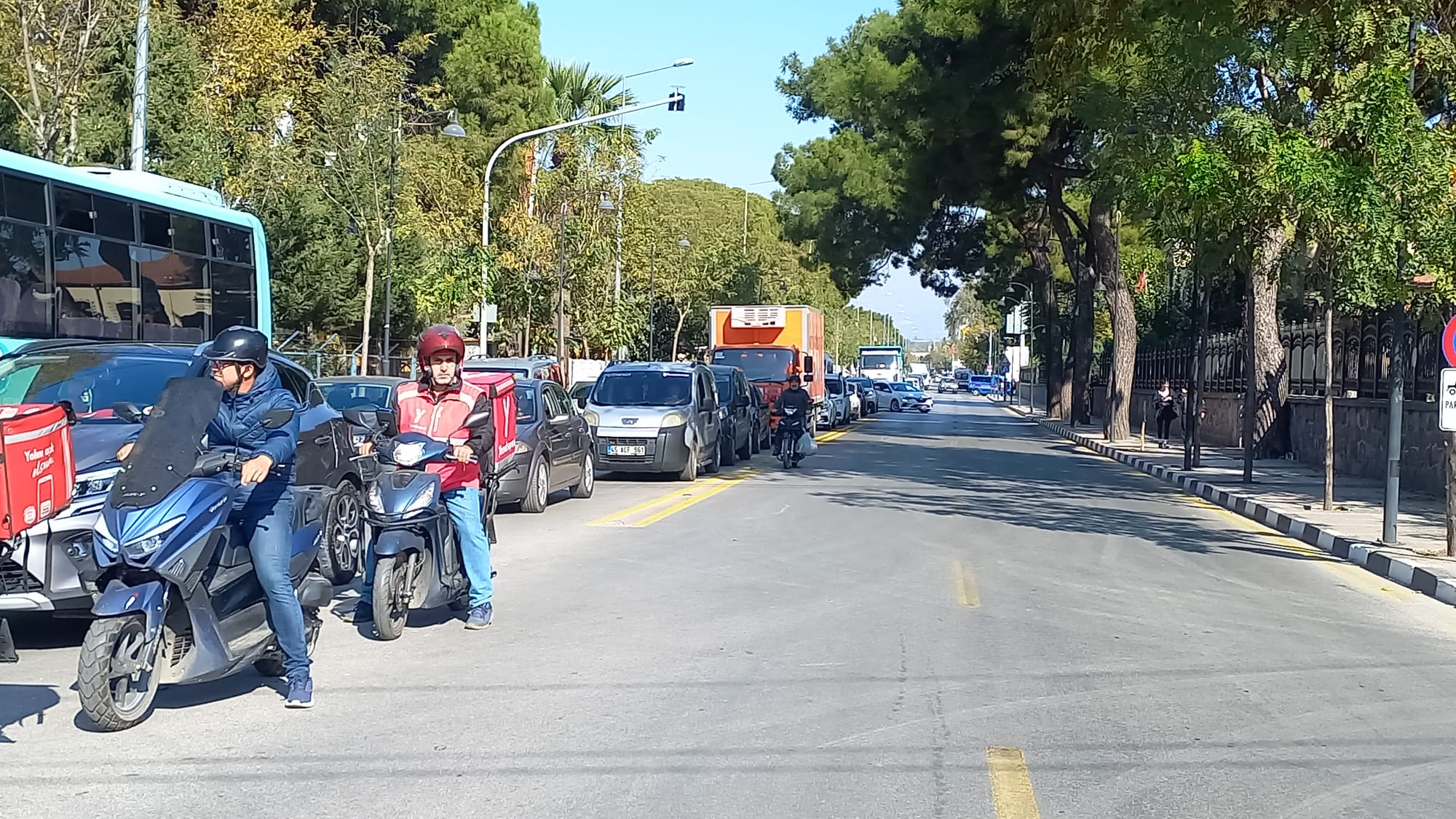 Manisa'da Trenin Manevrası Trafikte Keşmekeş Yaratırken Ambulans Bekletildi (6)