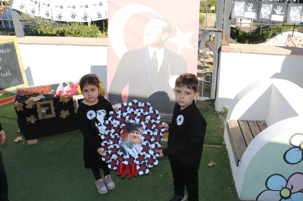 Manisalı Minikler Atatürk'ü Andı!1