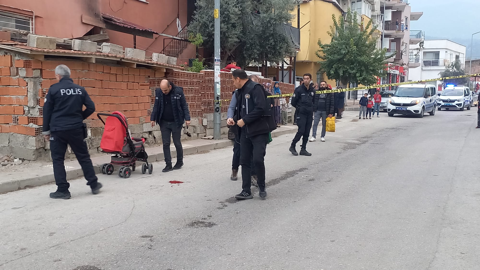 Manisa'da Sokak Üzerinde Silahlı Saldırıya Uğrayan Kadın Yaralandı