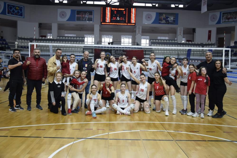 Turgutlu Belediyesi Kadın Voleybol Takımı 7. galibiyetini aldı