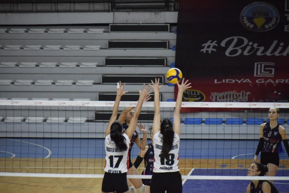 Turgutlu Belediyesi Kadın Voleybol Takımı 7. galibiyetini aldı