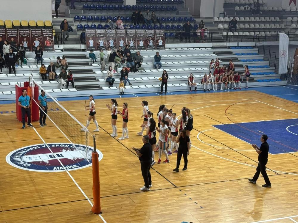 Turgutlu Belediyesi Kadın Voleybol Takımı 7. galibiyetini aldı-1