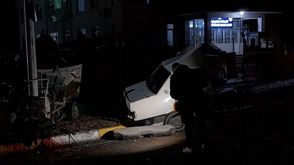 Edirne'de otomobil direğe çarptı: 1 ölü 1 ağır yaralı