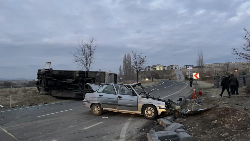 Neşehir'de otomobil ile öğrenci servisi çarpıştı: 24 yaralı