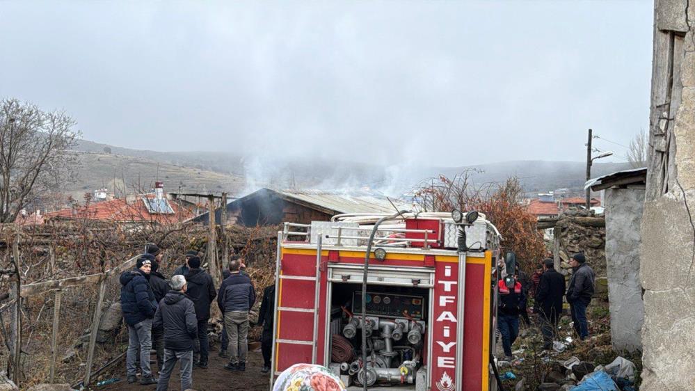 Ege'de evde çıkan yangında yaşlı kadının cansız bedeni bulundu-1