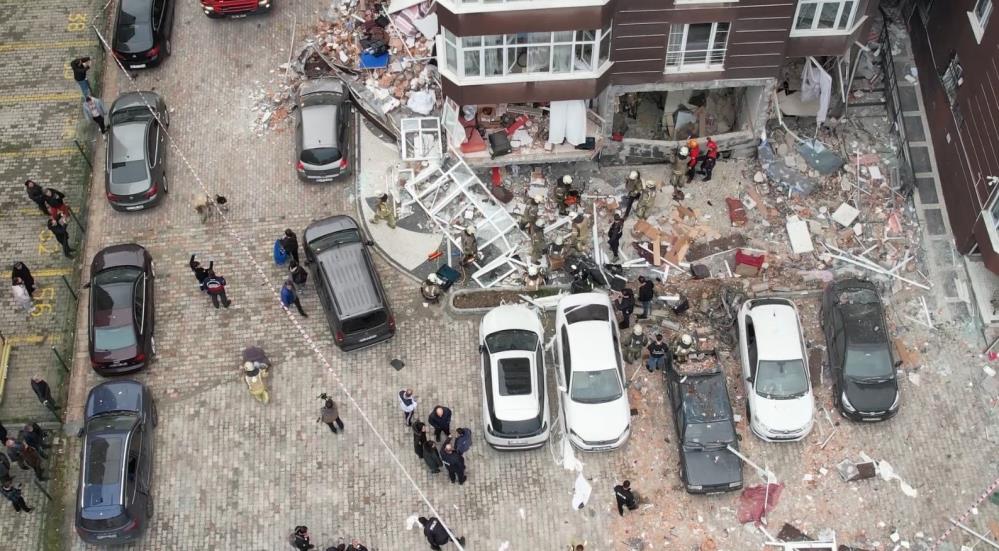 İstanbul'da 14 katlı bir binadaki patlamada 1 kişi öldü, 3 kişi yaralandı