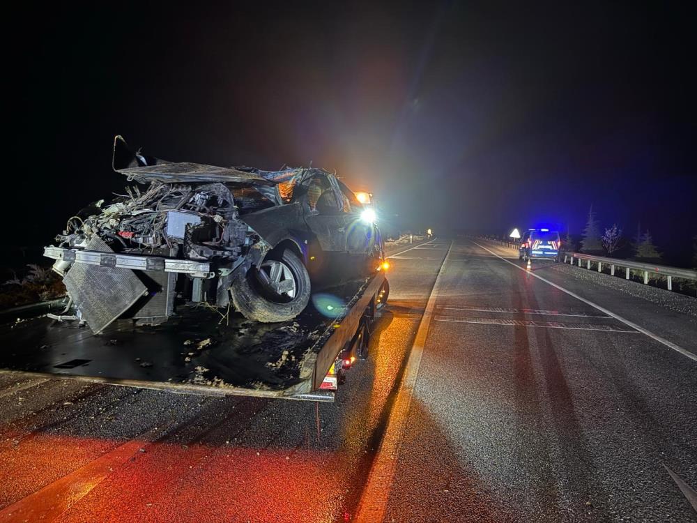 Ege'de kontrolden çıkan otomobil takla attı: 1 ölü-1