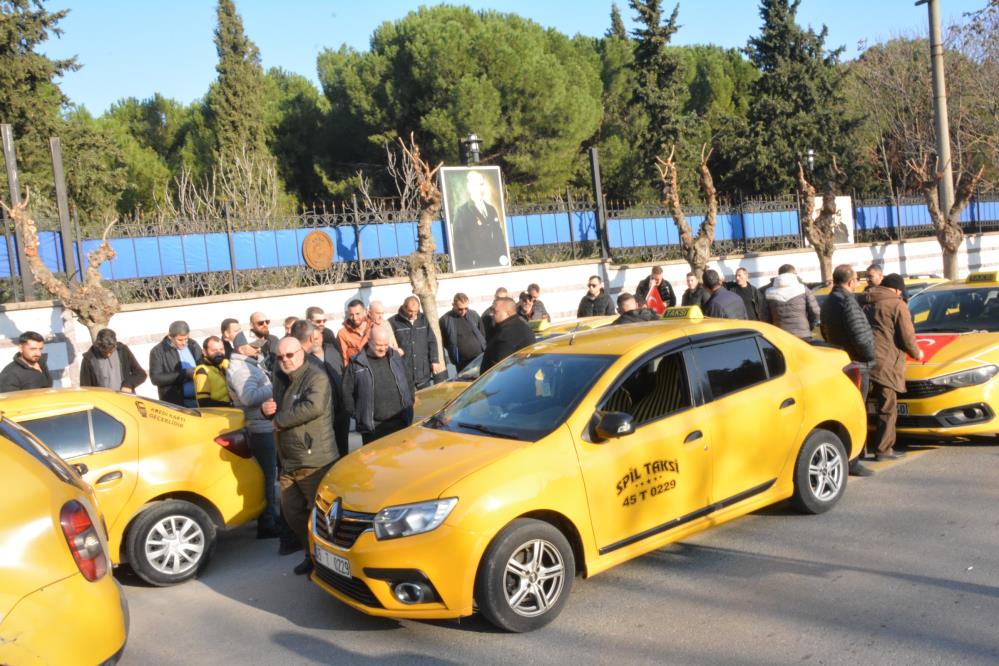 Manisalı taksici esnafı saldırıya karşı 200 araçlık konvoyla eylem yaptı-1