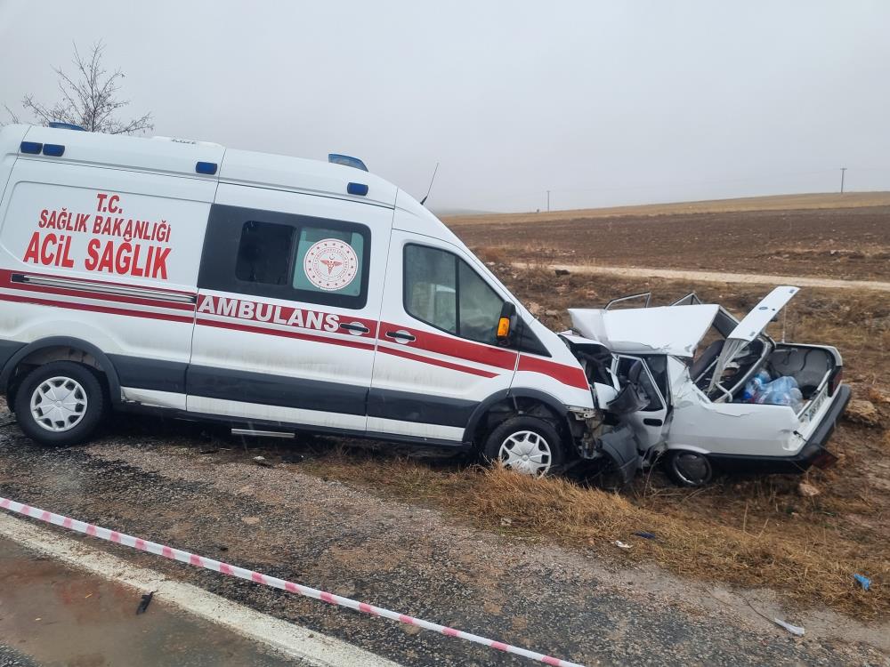 Yozgat'ta ambulans ile otomobilin çarpıştığı kazada 1 kişi öldü-1