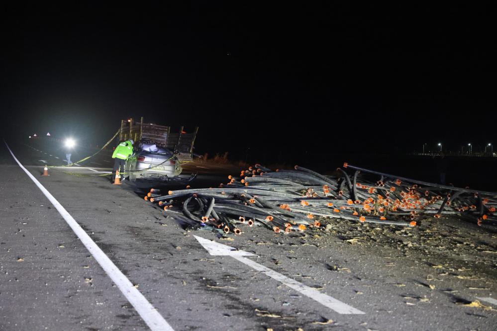 Konya'da otomobil traktörün römorkuna çarptı: 1 ölü