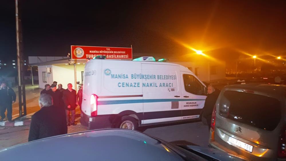 Manisa'da 4 çocuk annesi son yolculuğuna uğurlandı-1