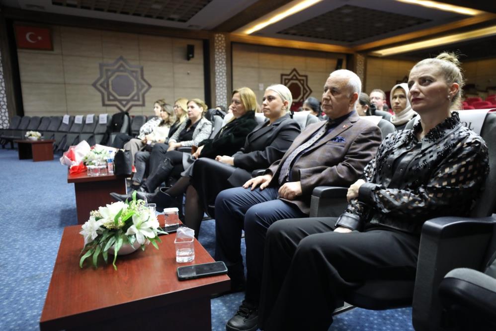 Yunusemre'den aile içi iletişim semineri