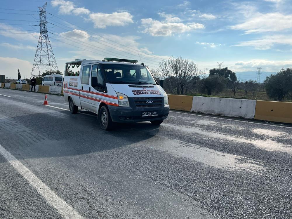 Ege'de yolun karşısına geçmeye çalışan kadın canından oldu