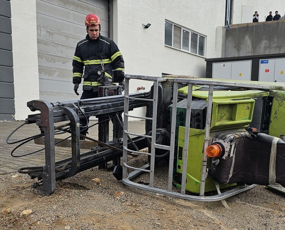 Bursa'da devrilen forkliftin altında kalan operatör hayatını kaybetti-1