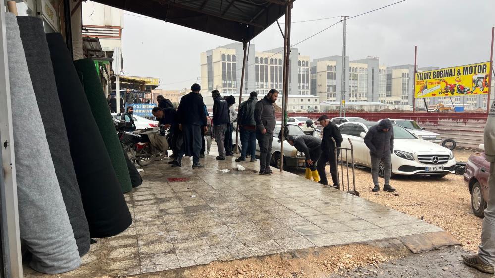 Şanlıurfa'da husumetlisini tüfekle vurduğu anlar kamerada!