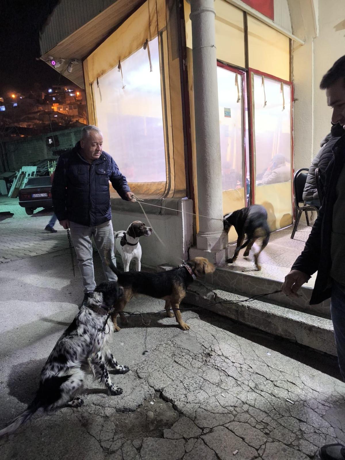 Soma Avcılar Derneği'nden Av Köpeklerine Kuduz Aşısı Ve Çip Uygulaması (1)