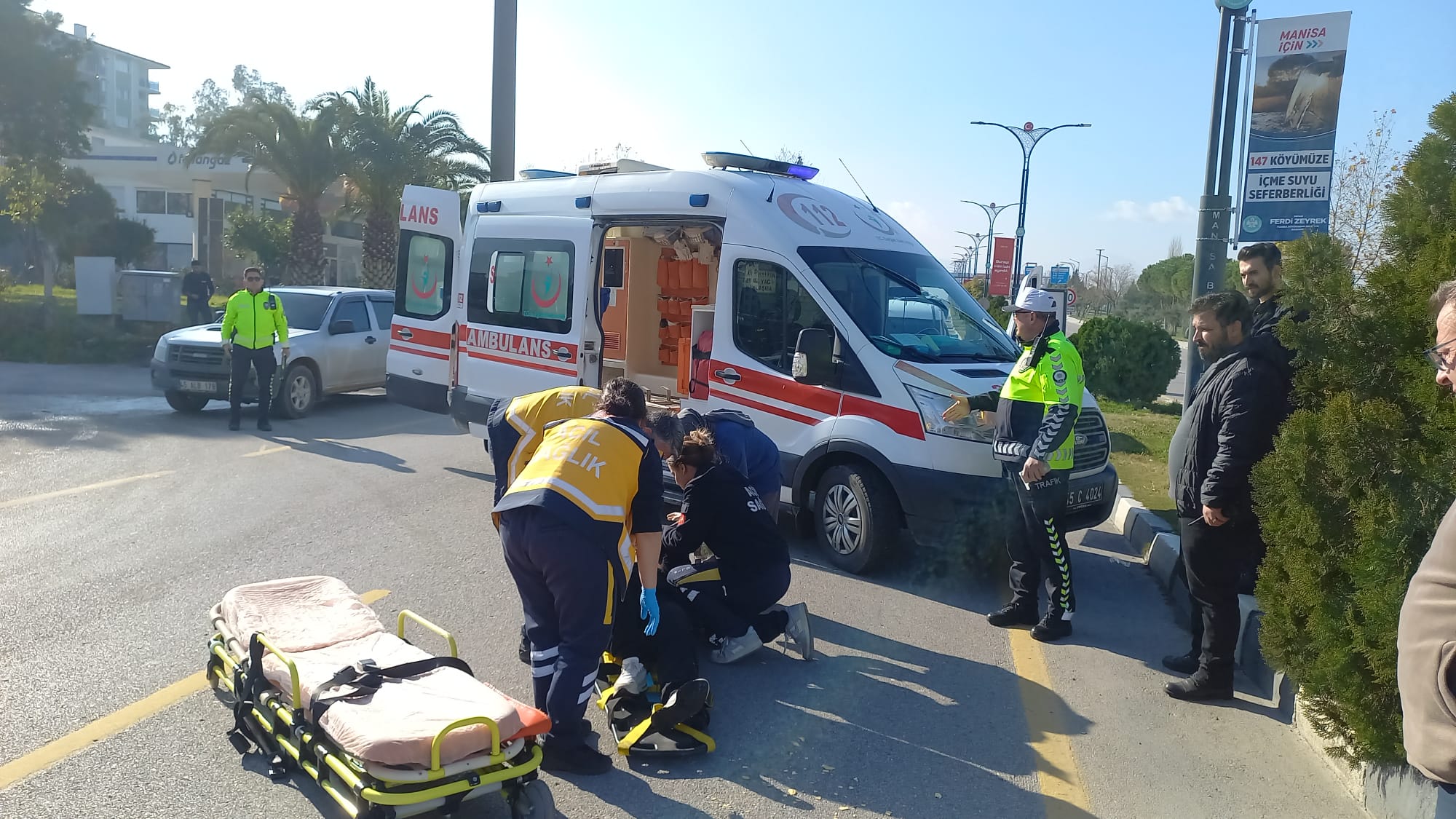 Manisa'da otomobilin çarptığı yaya yaralandı-2