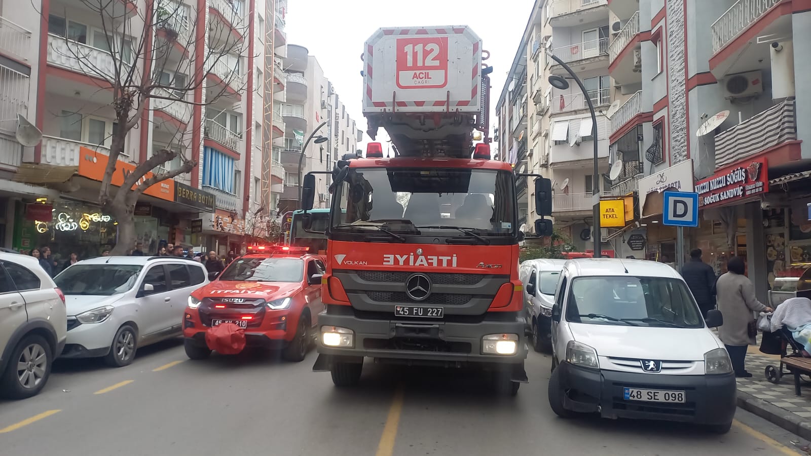 Manisa'da apartmandan gelen dumanlar paniğe neden oldu