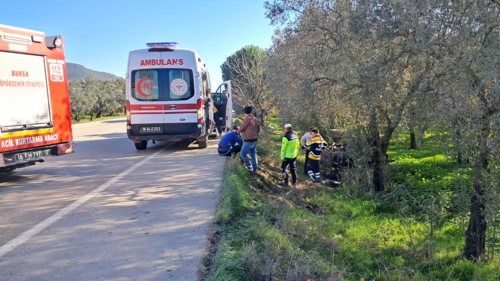 Bursa'da devrilen traktörün altında kalan sürücü hayatını kaybetti