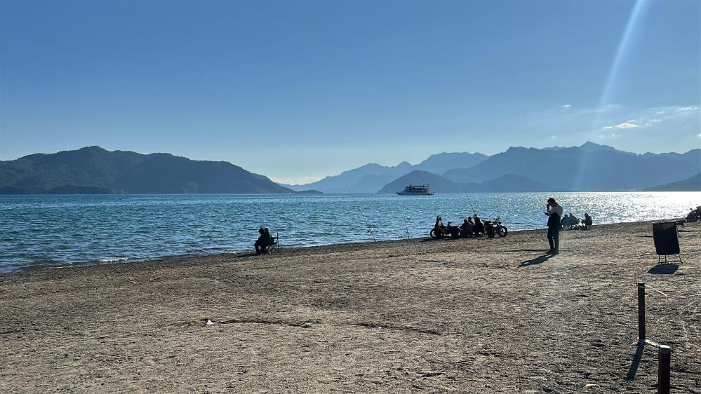 Muğla'da sağanak yağışın ardından güneşli hava esnafları sevindirdi-1