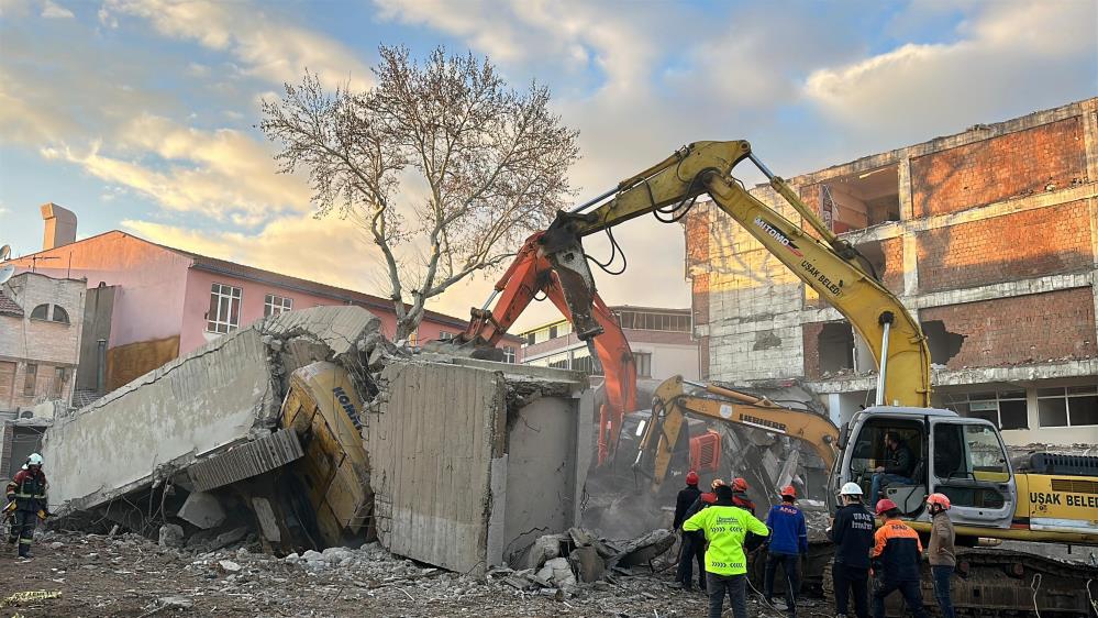 Uşak'ta iş makinesi operatörünün cansız bedenine ulaşıldı-1