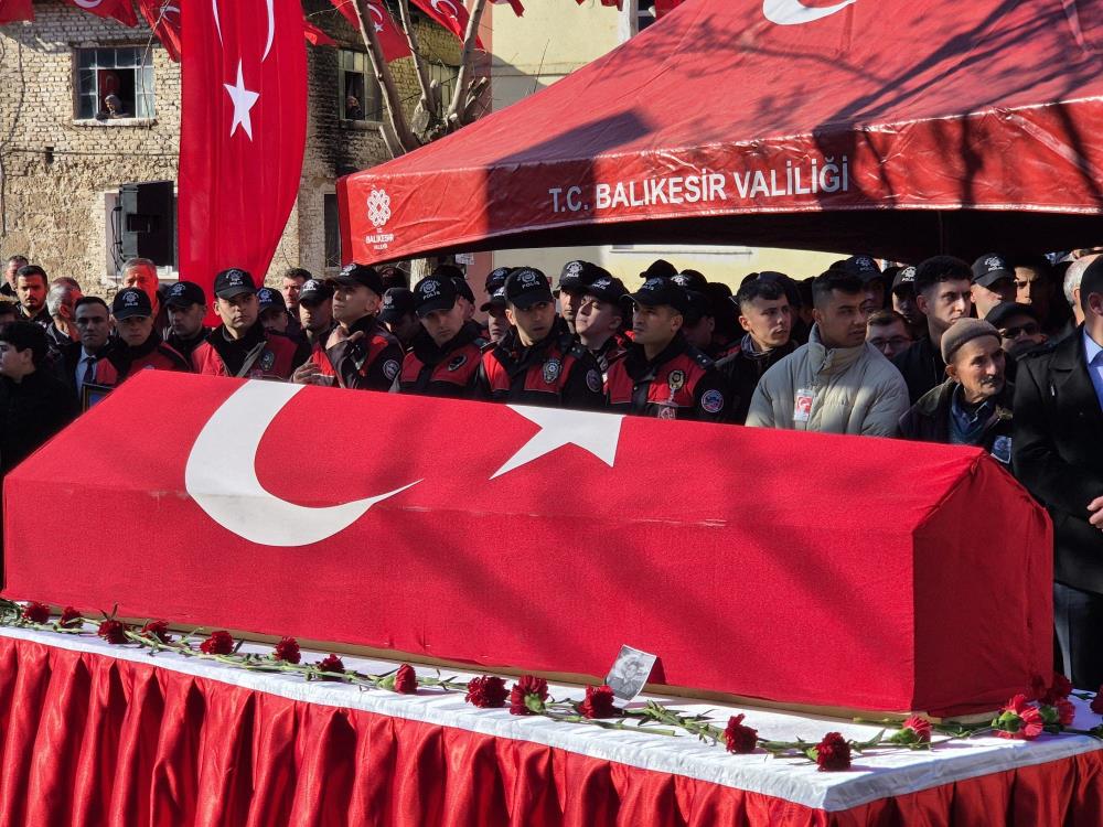 Şehit polis memuru son yolculuğuna uğurlandı!