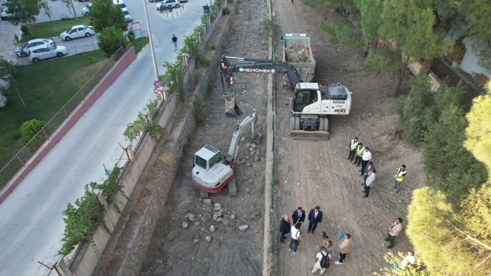 Manisa'da 50 bin ton çöp dere yataklarından çıkarıldı-1