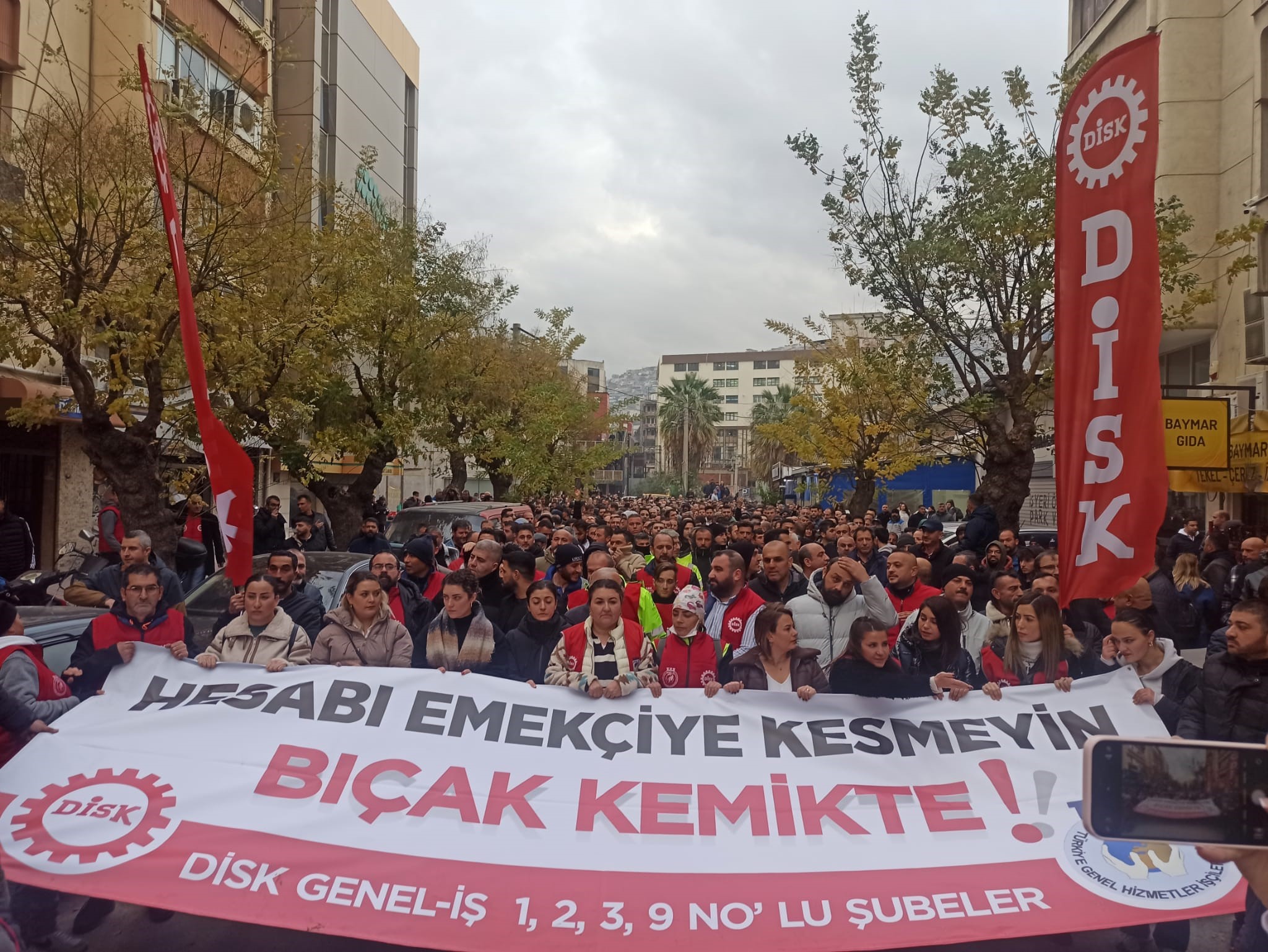 İzmir'de binlerce işçi iş bıraktı-3