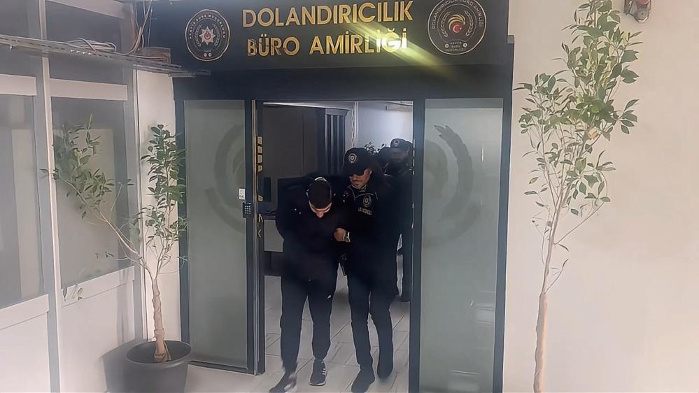 İzmir'de eş zamanlı operasyon: 11 kişi yakalandı