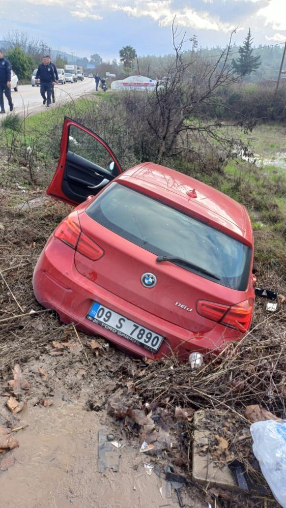 Muğla'da kontrolden çıkan kamyon iki otomobile çarptı: 1 ölü 3 yaralı