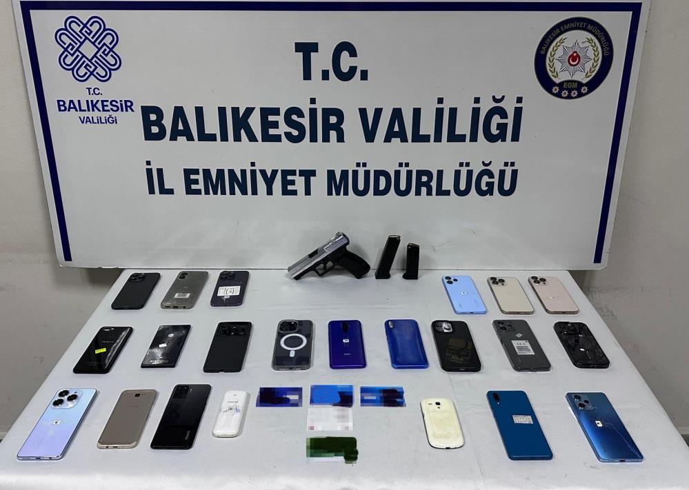 Balıkesir'de dolandırıcılık şebekesi çökertildi!-1