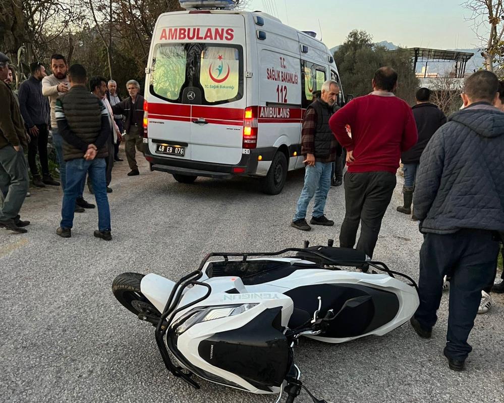 Muğla'da kontrolden motosiklet devrildi: 1 ağır yaralı-1