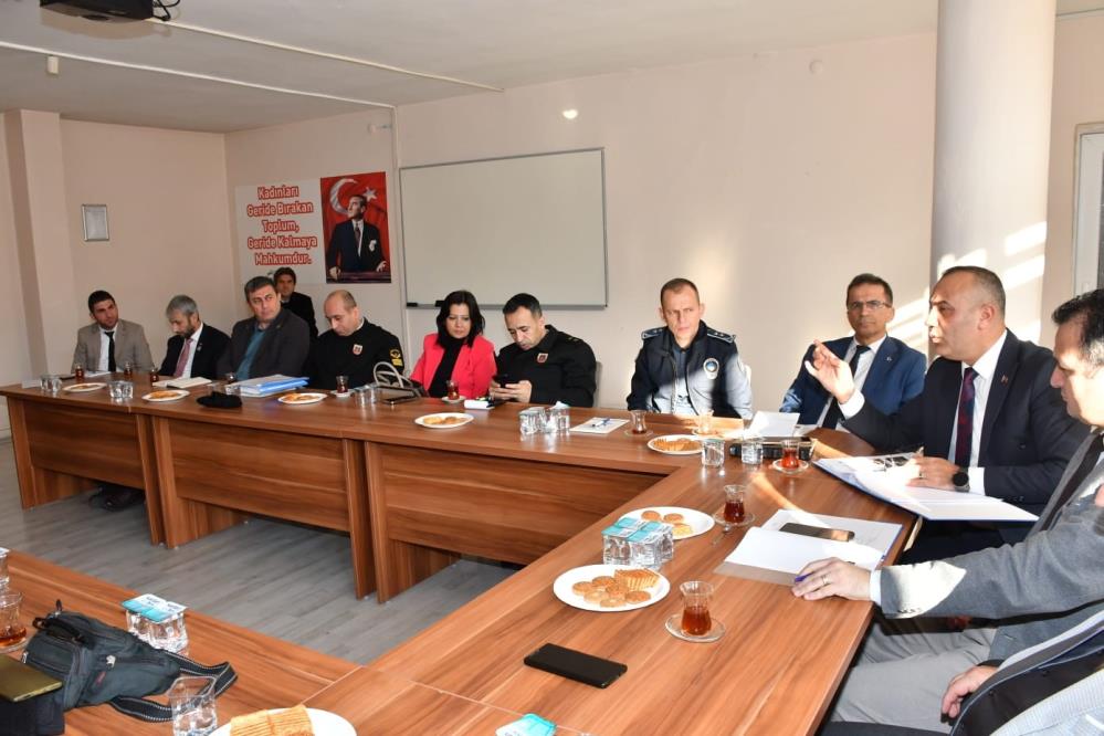 Manisa'da şehit aileleri ve gazilere daha iyi hizmet için toplantı düzenlendi-1