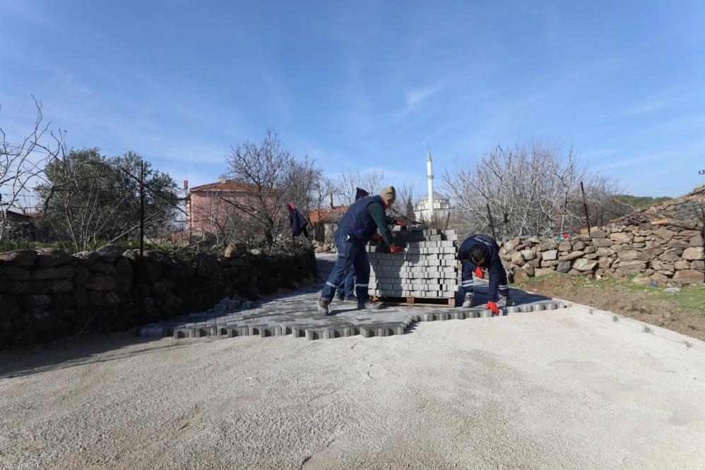 Yunusemre'de sokaklara kilitli parke taşı döşeniyor!