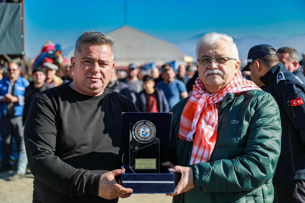 Balıkesir'de 1720 devenin katıldığı müsabakalar nefesleri kesti!