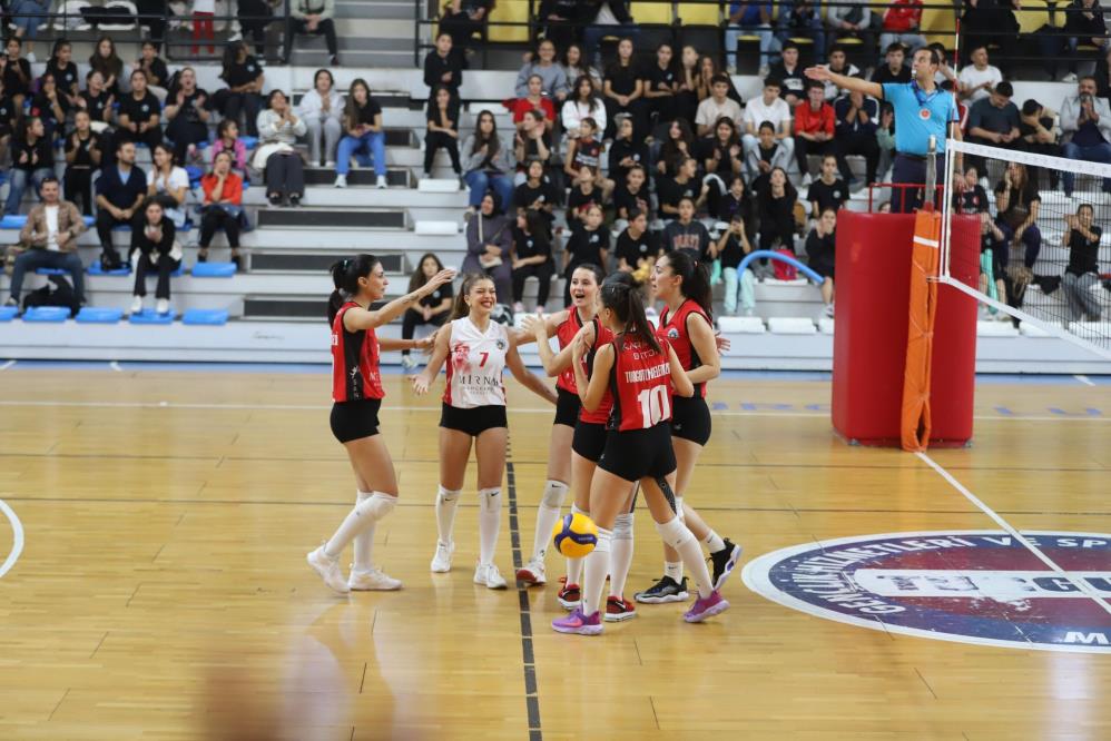 Turgutlu Belediyesi Kadın Voleybol Takımı sezonu altıncılıkla kapattı!-1