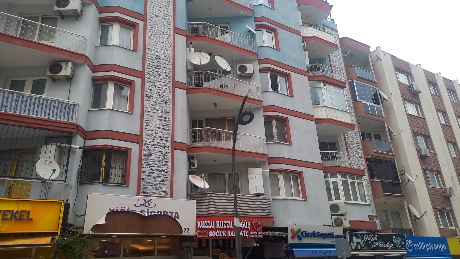 Manisa'da apartmandan gelen dumanlar paniğe neden oldu