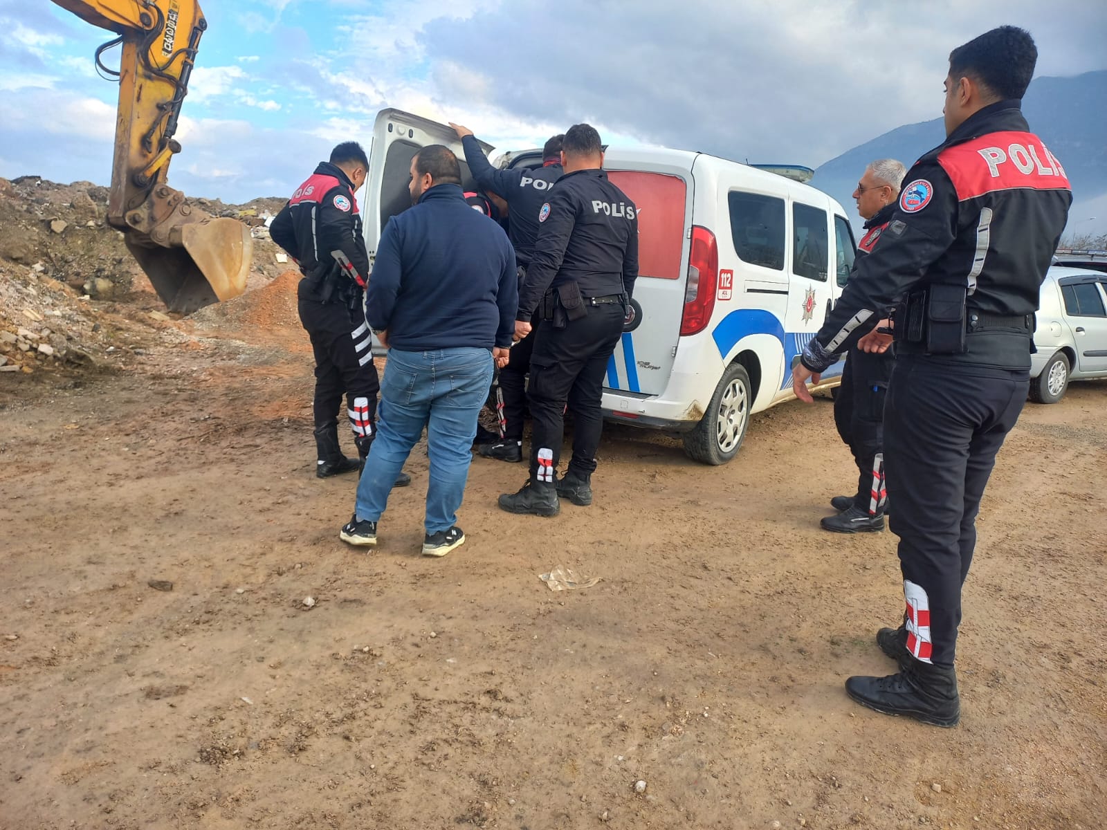 Manisa'da Yunus Ekipleri Uyuşturucu Ele Geçirdi 4 Gözaltı (2)